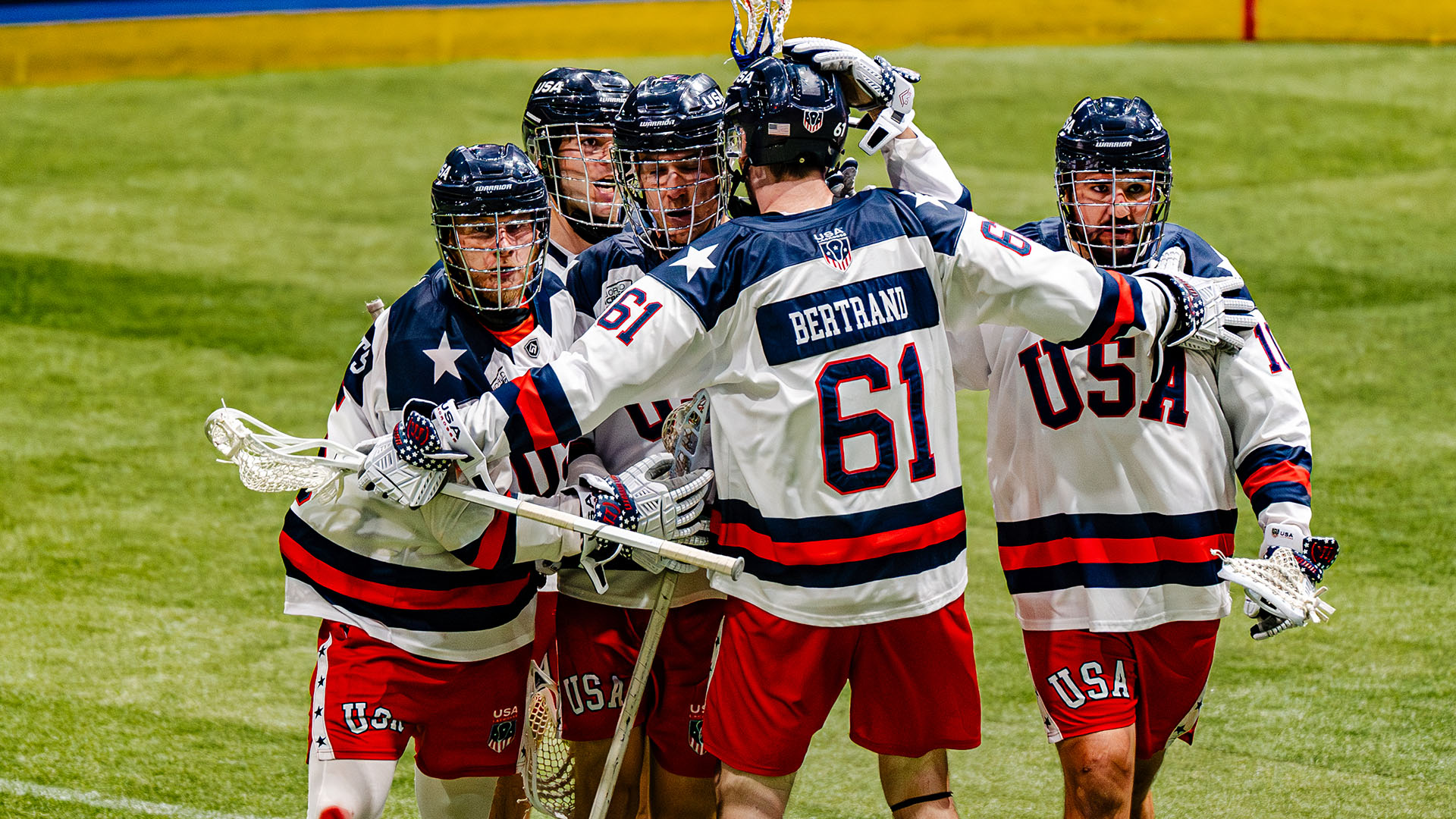 U.S. men huddle during win over Haudenosaunee