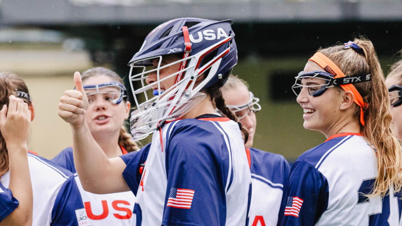 usa u20 team huddle