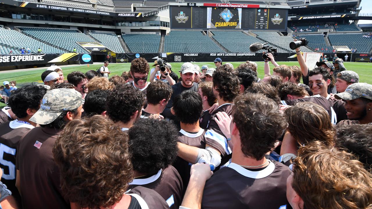 Tufts men's lacrosse huddle